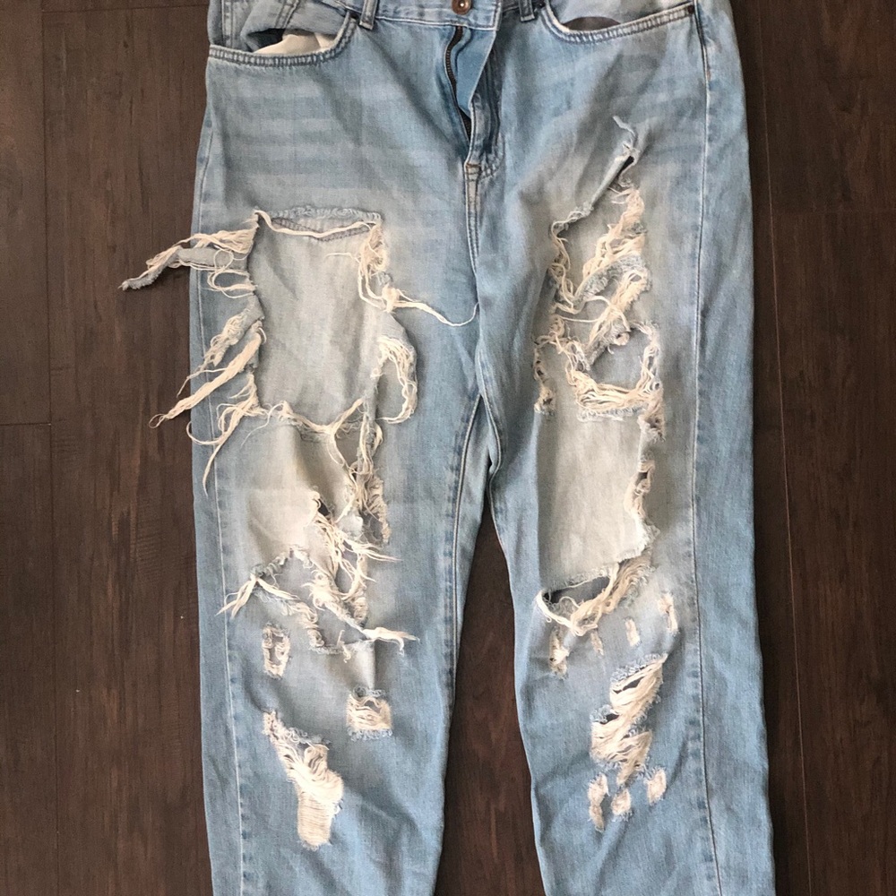 Forever 21 Distressed Boyfriend Jeans